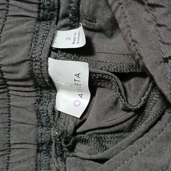 Athleta size 2 Black Elastic waist drawstring 4 zippered pockets cropped Polyst. - Picture 7 of 7